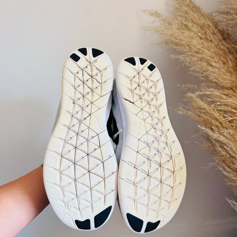 NIKE Free RN 2017 White Black Grey Logo Woven Lace Up $120 Running Gym Shoes 9 - Picture 7 of 12
